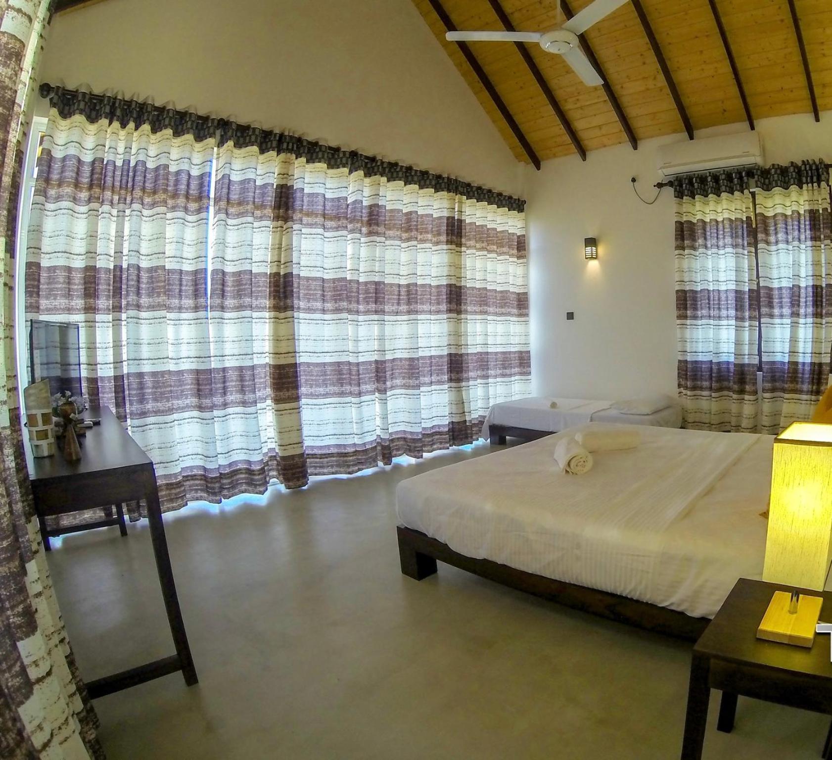 Thihawa Eco Huts Yala Bed and Breakfast Tissamaharama Exteriör bild